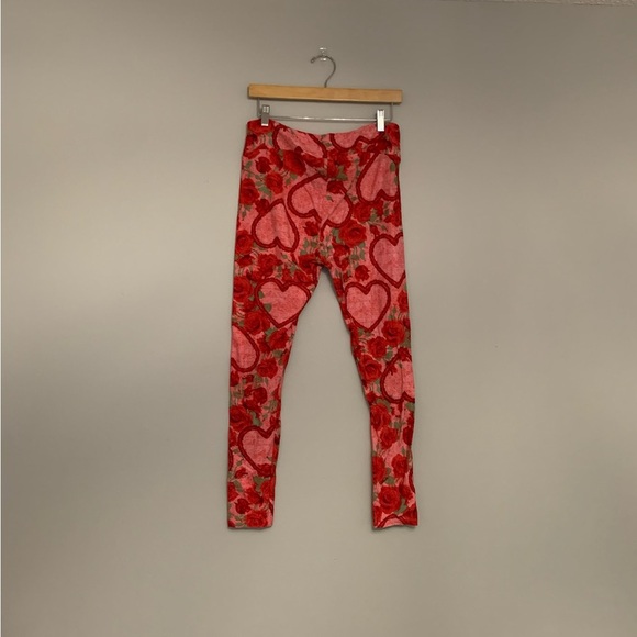 LuLaRoe Valentine Valentine’s Day TC Tall & Curvy Red Pink Hearts Roses Leggings - Picture 2 of 7